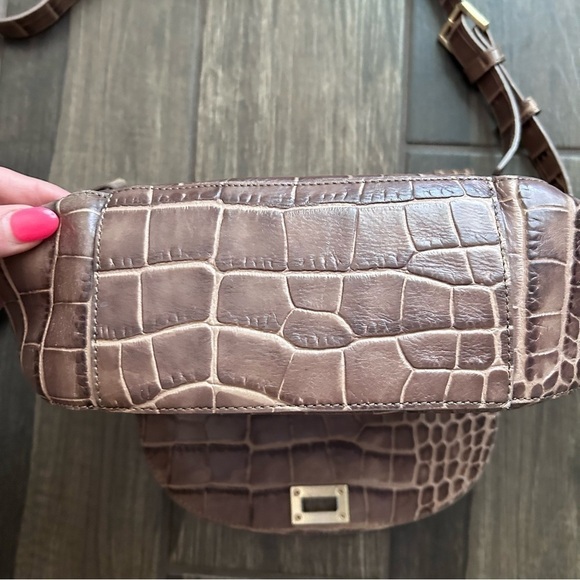 Brahmin Sonny Crocodile Croc Embossed Leather Crossbody Purse in Brown Tan - Picture 6 of 9